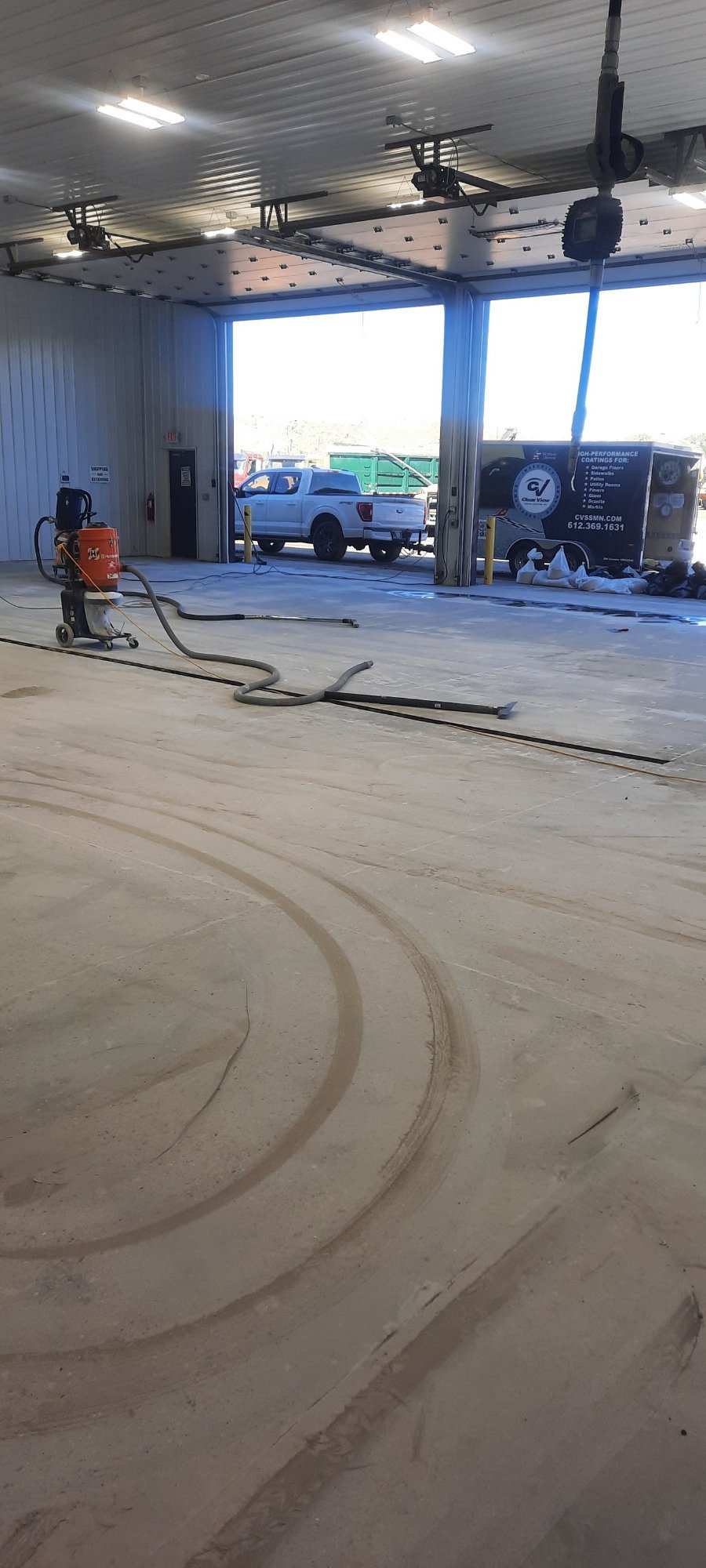 Polyurea garage floor with flake broadcast in River Falls, WI